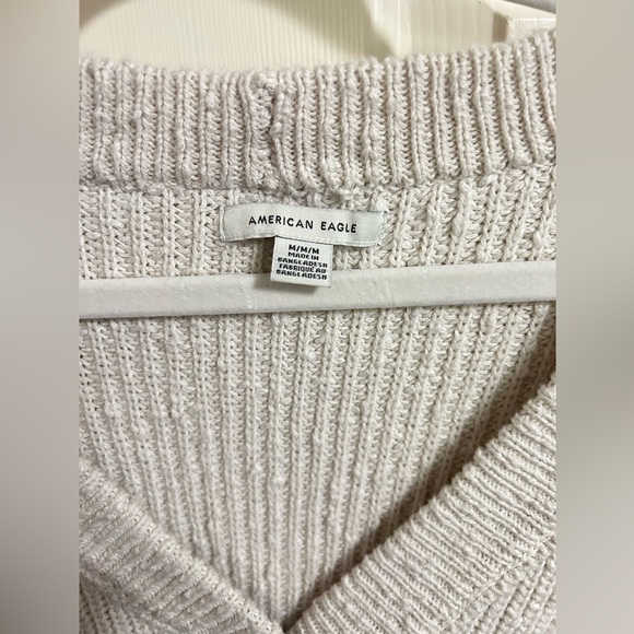 American Eagle AE Cropped Cable Knit Button Up Cardigan Sweater Size Medium - Picture 2 of 5